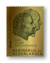 Sint Maarten Gouden postzegel 2023 75 jaar Troonswisseling Wilhelmina/Juliana